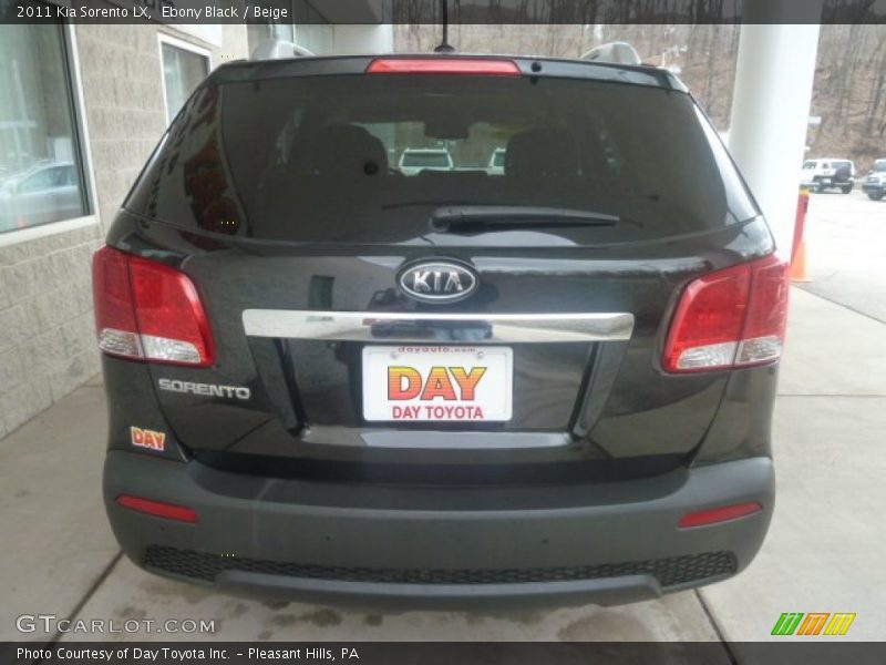 Ebony Black / Beige 2011 Kia Sorento LX
