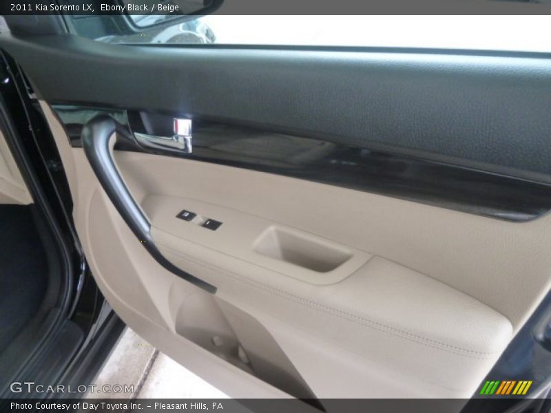 Ebony Black / Beige 2011 Kia Sorento LX
