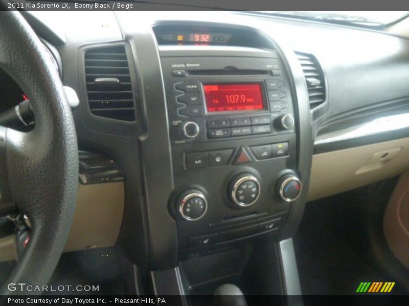 Ebony Black / Beige 2011 Kia Sorento LX