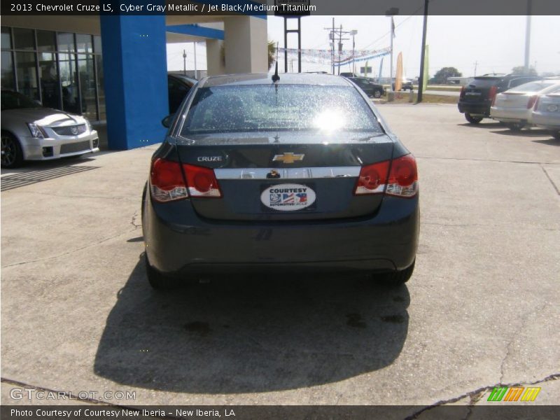 Cyber Gray Metallic / Jet Black/Medium Titanium 2013 Chevrolet Cruze LS