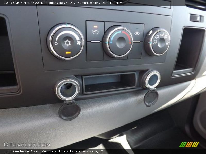 Summit White / Dark Titanium 2013 GMC Sierra 3500HD Regular Cab Chassis