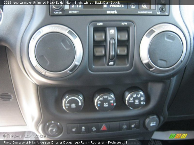 Bright White / Black/Dark Saddle 2013 Jeep Wrangler Unlimited Moab Edition 4x4