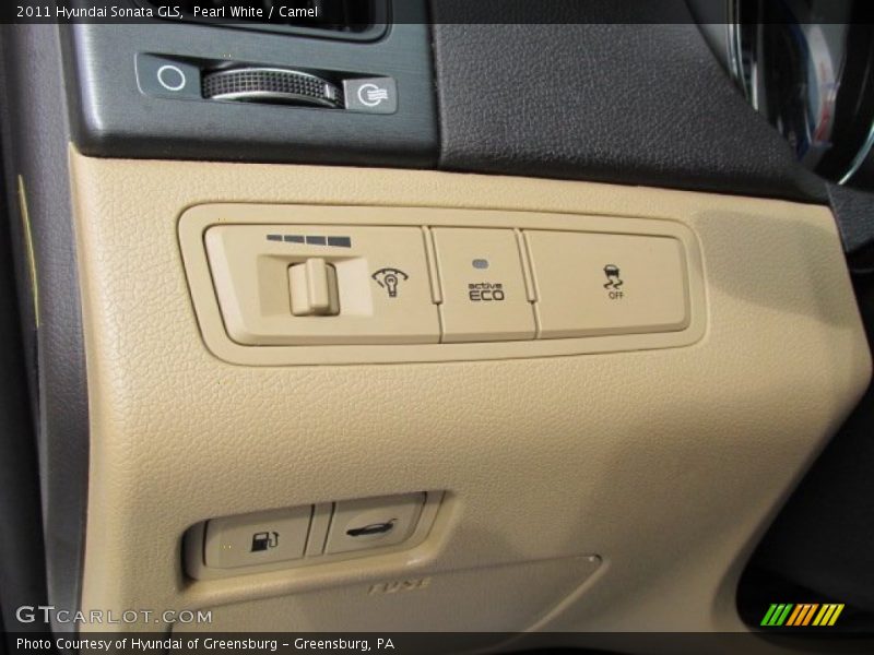 Pearl White / Camel 2011 Hyundai Sonata GLS