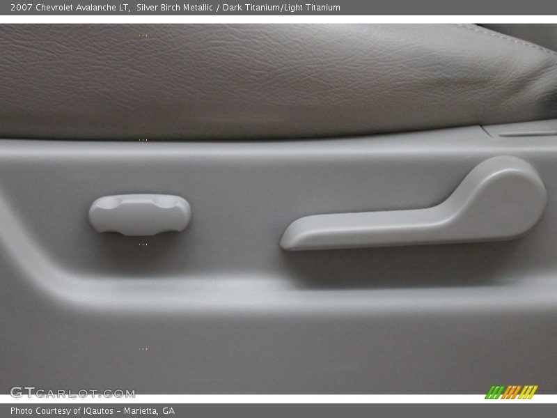 Silver Birch Metallic / Dark Titanium/Light Titanium 2007 Chevrolet Avalanche LT