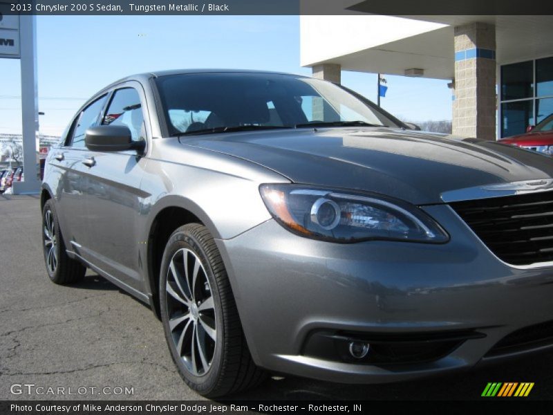Tungsten Metallic / Black 2013 Chrysler 200 S Sedan