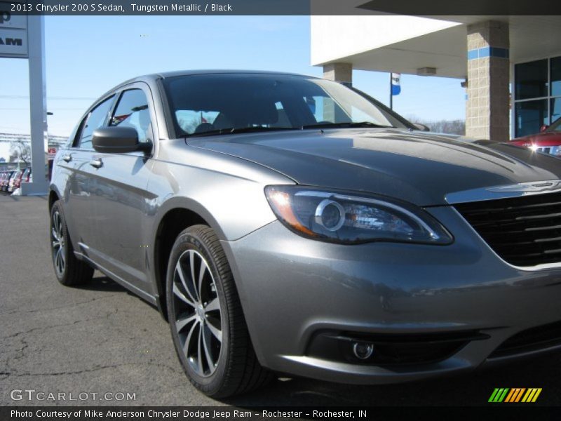 Tungsten Metallic / Black 2013 Chrysler 200 S Sedan
