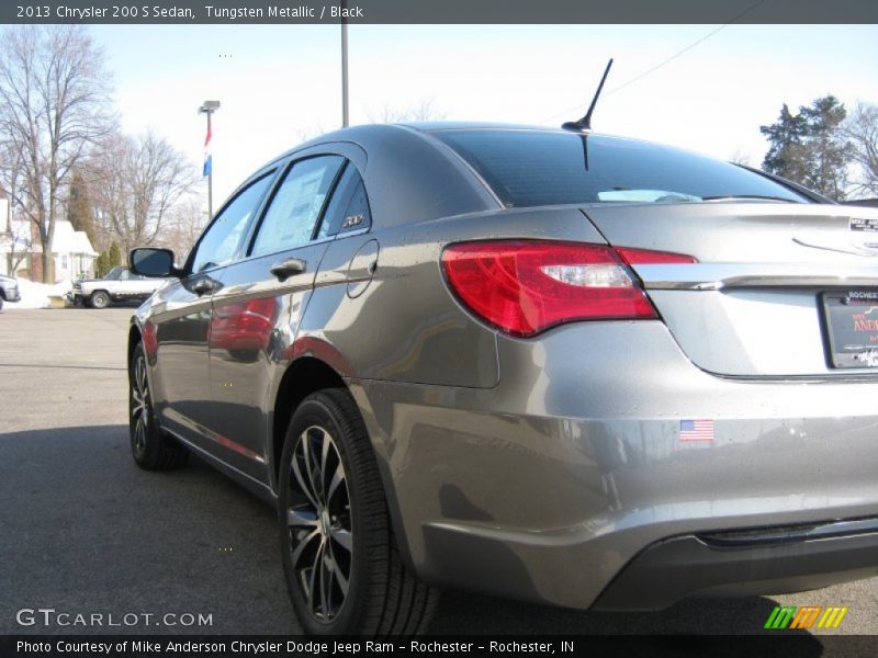 Tungsten Metallic / Black 2013 Chrysler 200 S Sedan