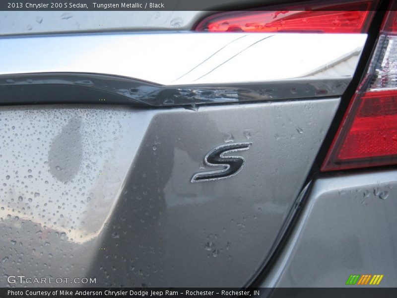 Tungsten Metallic / Black 2013 Chrysler 200 S Sedan
