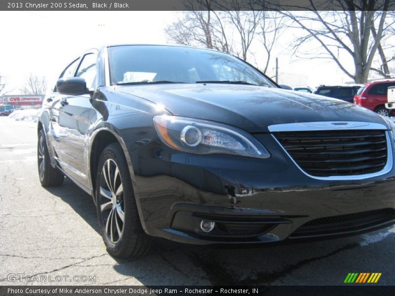 Black / Black 2013 Chrysler 200 S Sedan