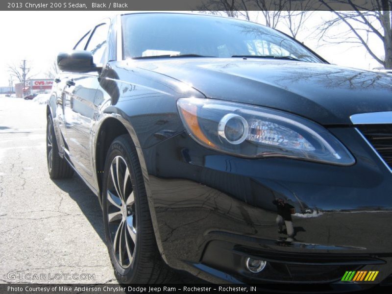 Black / Black 2013 Chrysler 200 S Sedan