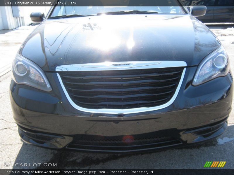 Black / Black 2013 Chrysler 200 S Sedan
