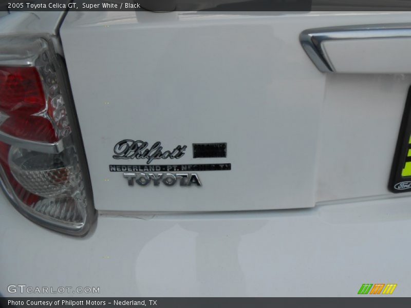 Super White / Black 2005 Toyota Celica GT