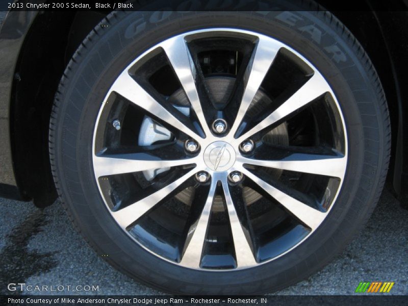 Black / Black 2013 Chrysler 200 S Sedan