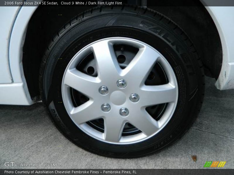 Cloud 9 White / Dark Flint/Light Flint 2006 Ford Focus ZX4 SE Sedan