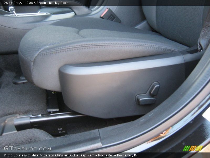 Black / Black 2013 Chrysler 200 S Sedan