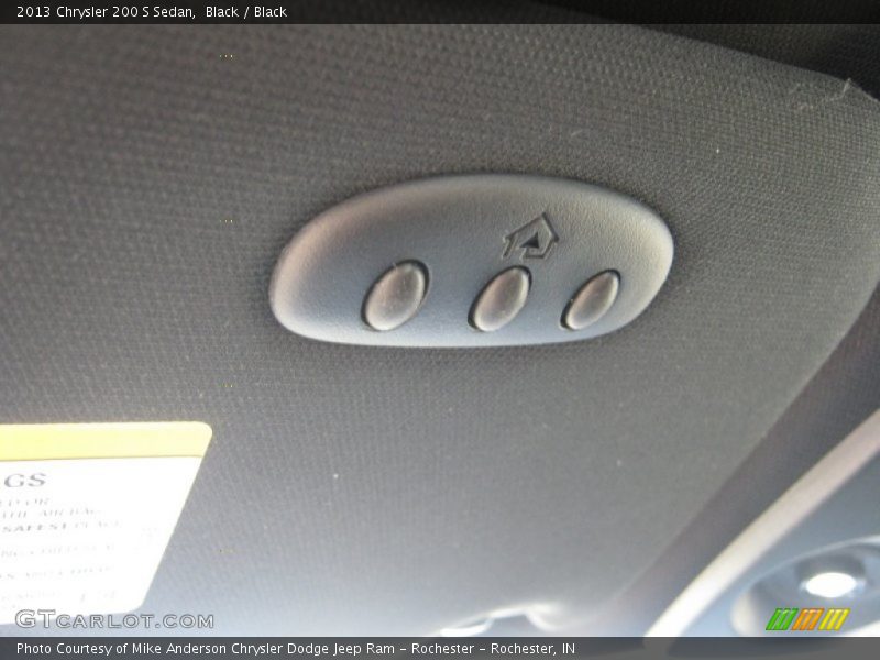 Black / Black 2013 Chrysler 200 S Sedan