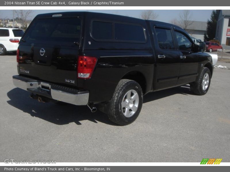 Galaxy Black / Graphite/Titanium 2004 Nissan Titan SE Crew Cab 4x4