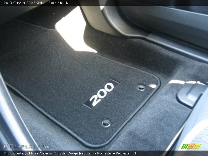 Black / Black 2013 Chrysler 200 S Sedan