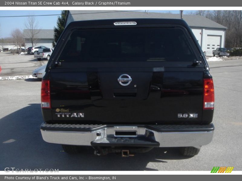 Galaxy Black / Graphite/Titanium 2004 Nissan Titan SE Crew Cab 4x4