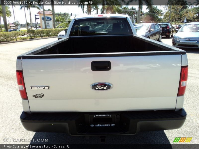 Silver Metallic / Medium Flint 2007 Ford F150 XL Regular Cab