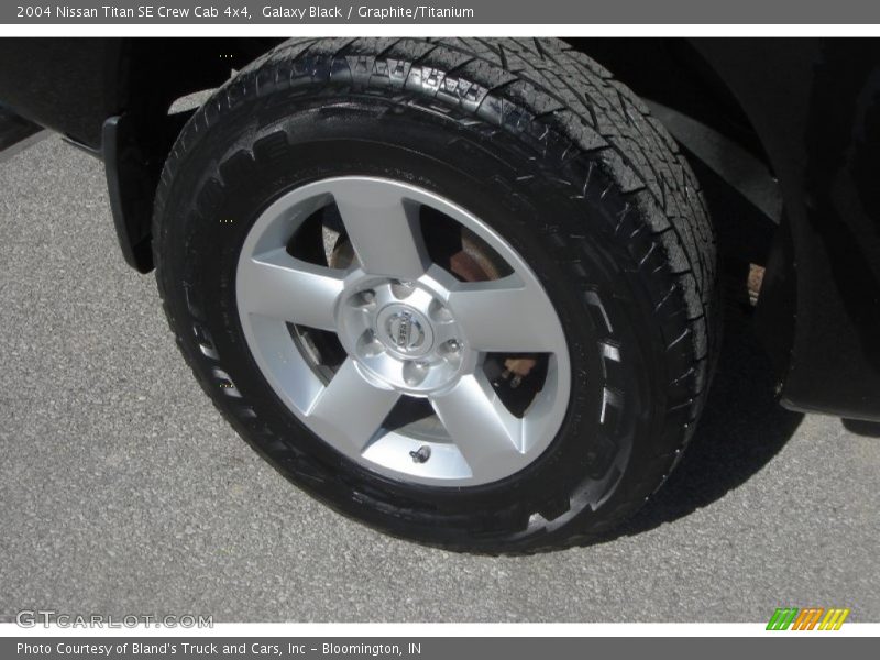 Galaxy Black / Graphite/Titanium 2004 Nissan Titan SE Crew Cab 4x4