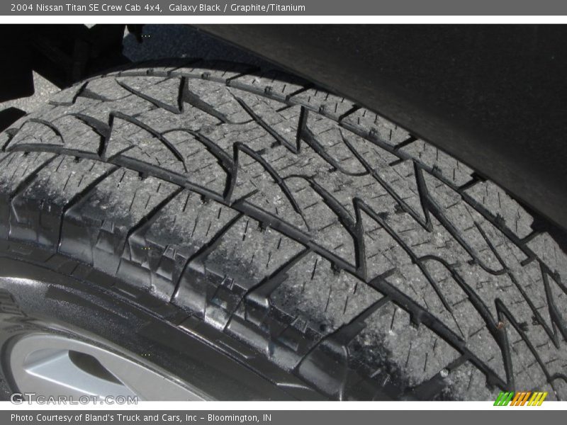 Galaxy Black / Graphite/Titanium 2004 Nissan Titan SE Crew Cab 4x4