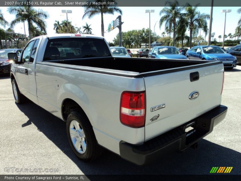 Silver Metallic / Medium Flint 2007 Ford F150 XL Regular Cab