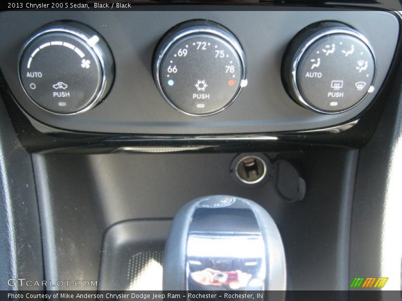 Black / Black 2013 Chrysler 200 S Sedan