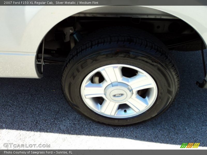 Silver Metallic / Medium Flint 2007 Ford F150 XL Regular Cab