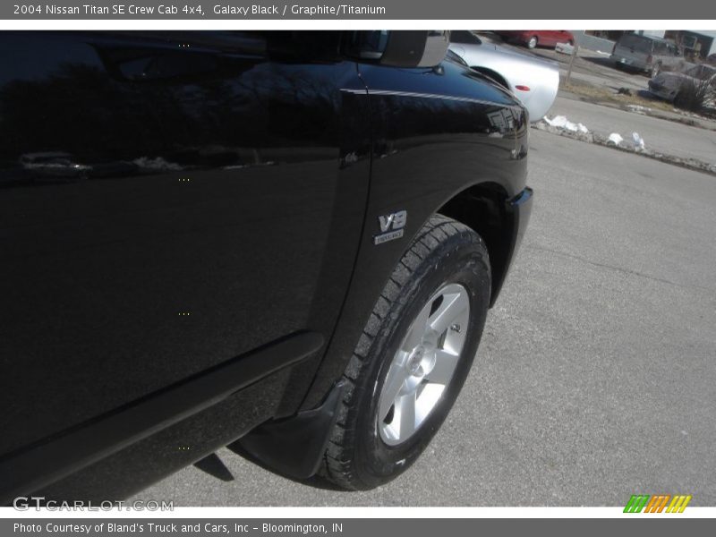 Galaxy Black / Graphite/Titanium 2004 Nissan Titan SE Crew Cab 4x4