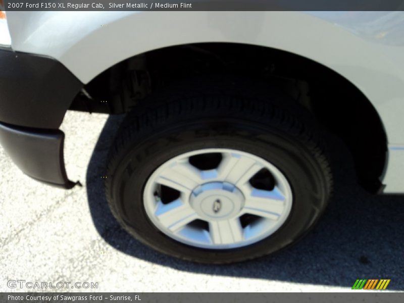 Silver Metallic / Medium Flint 2007 Ford F150 XL Regular Cab
