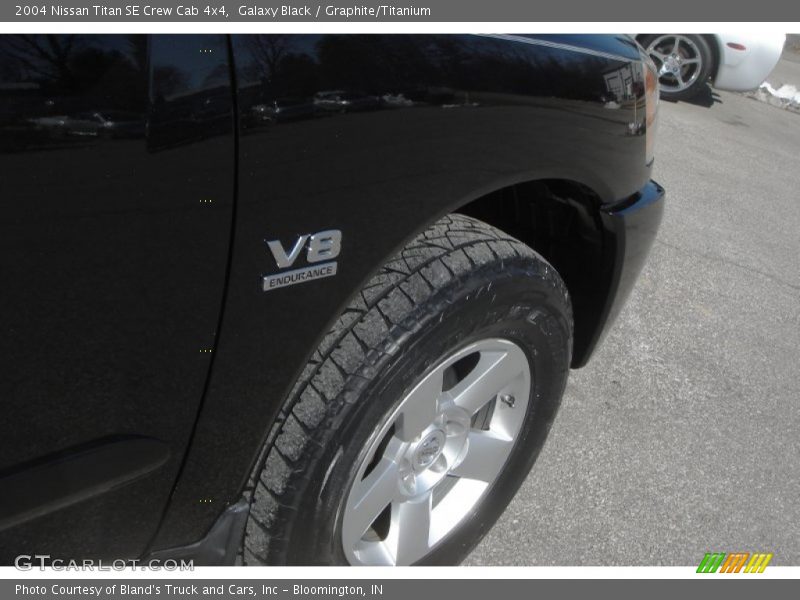 Galaxy Black / Graphite/Titanium 2004 Nissan Titan SE Crew Cab 4x4