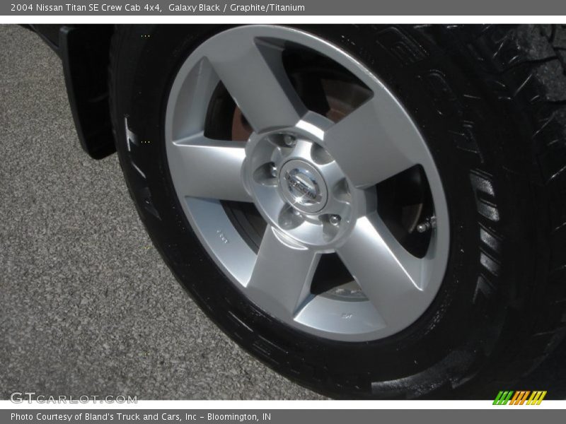 Galaxy Black / Graphite/Titanium 2004 Nissan Titan SE Crew Cab 4x4