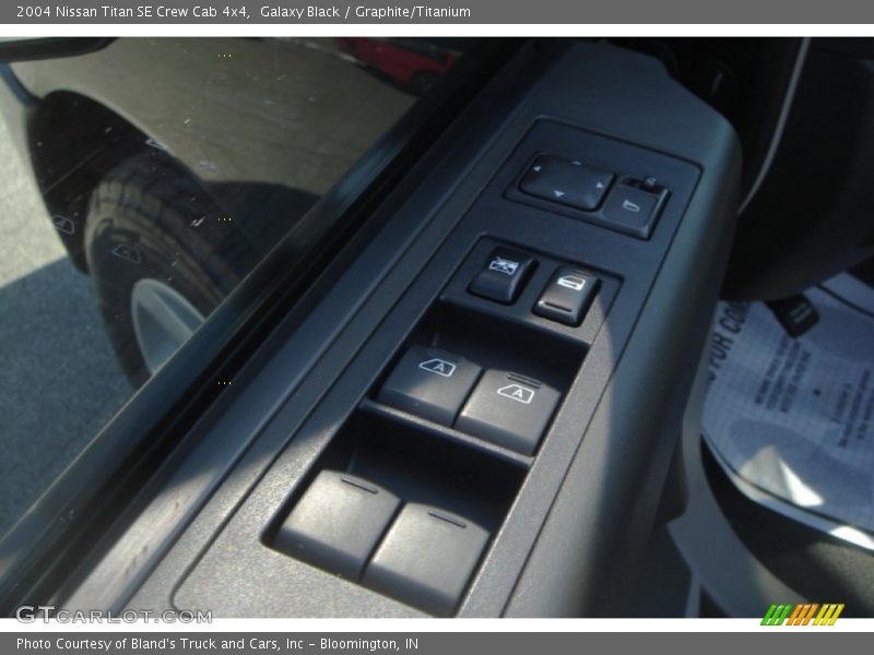 Galaxy Black / Graphite/Titanium 2004 Nissan Titan SE Crew Cab 4x4
