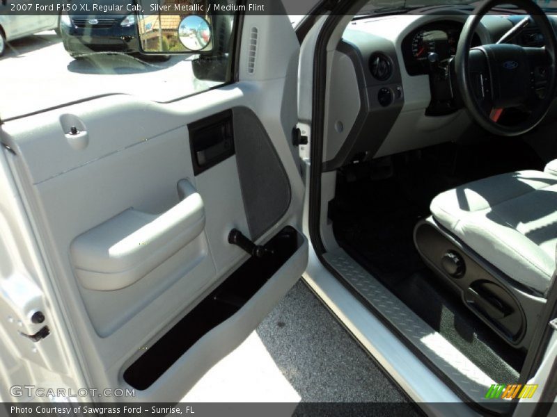 Silver Metallic / Medium Flint 2007 Ford F150 XL Regular Cab