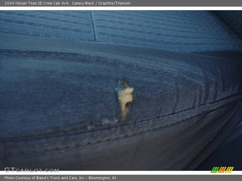 Galaxy Black / Graphite/Titanium 2004 Nissan Titan SE Crew Cab 4x4