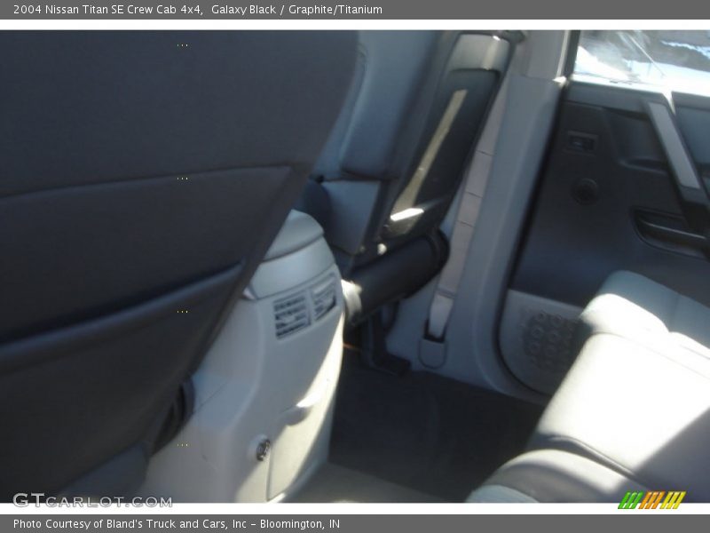 Galaxy Black / Graphite/Titanium 2004 Nissan Titan SE Crew Cab 4x4