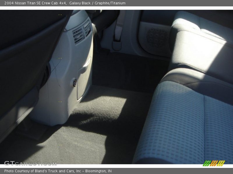 Galaxy Black / Graphite/Titanium 2004 Nissan Titan SE Crew Cab 4x4