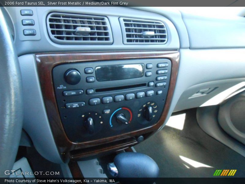 Silver Frost Metallic / Medium/Dark Flint Grey 2006 Ford Taurus SEL