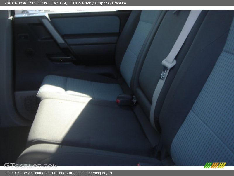 Galaxy Black / Graphite/Titanium 2004 Nissan Titan SE Crew Cab 4x4