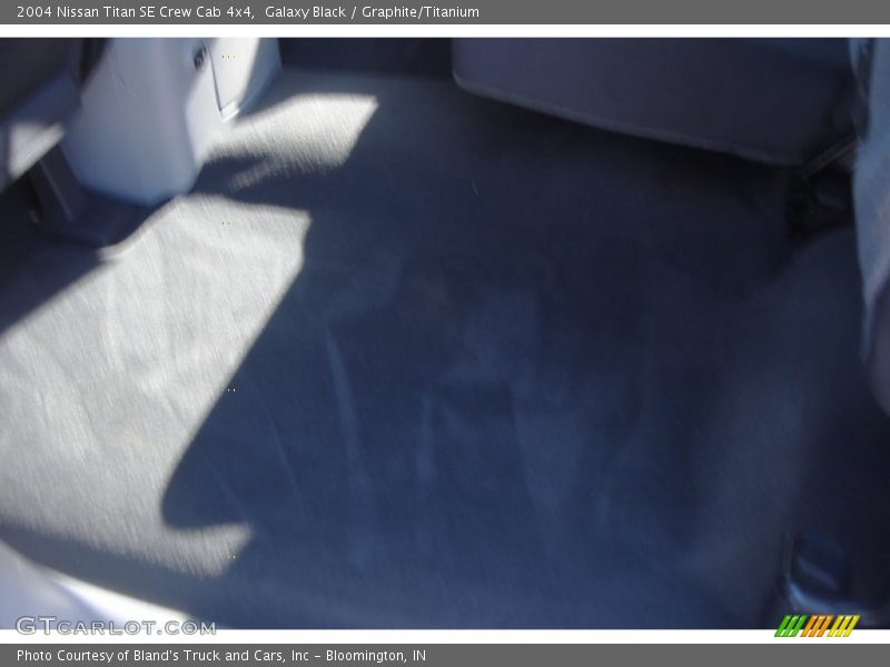 Galaxy Black / Graphite/Titanium 2004 Nissan Titan SE Crew Cab 4x4