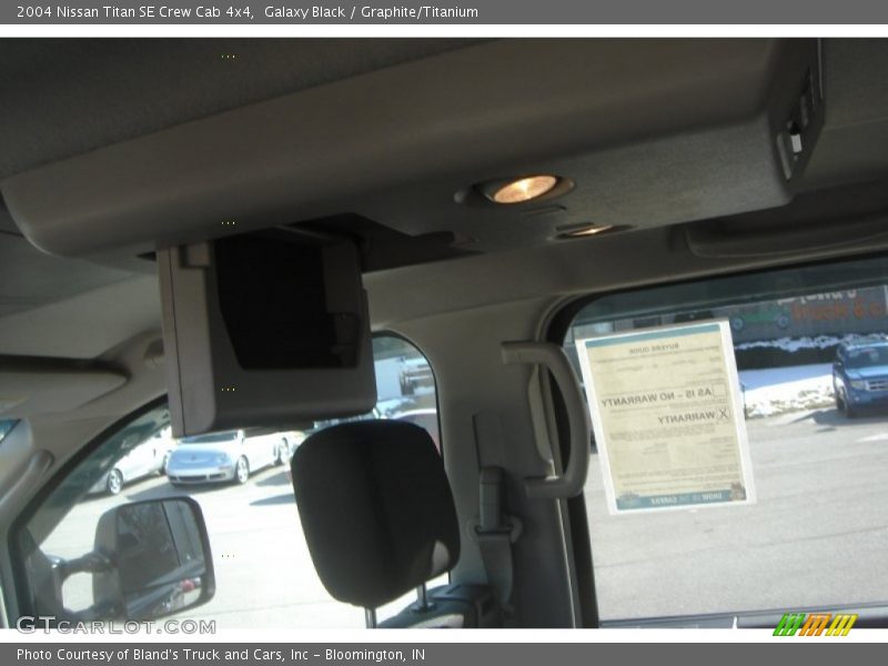 Galaxy Black / Graphite/Titanium 2004 Nissan Titan SE Crew Cab 4x4