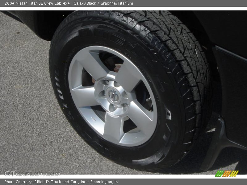 Galaxy Black / Graphite/Titanium 2004 Nissan Titan SE Crew Cab 4x4