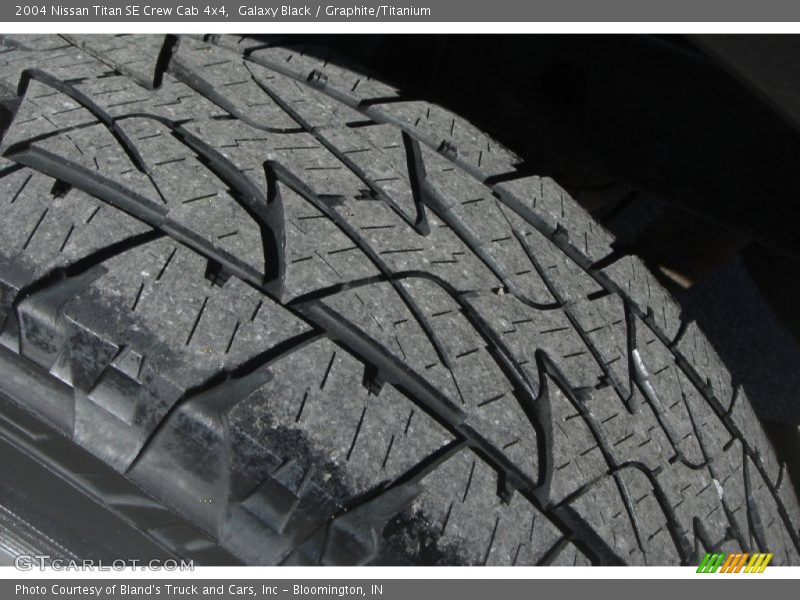 Galaxy Black / Graphite/Titanium 2004 Nissan Titan SE Crew Cab 4x4