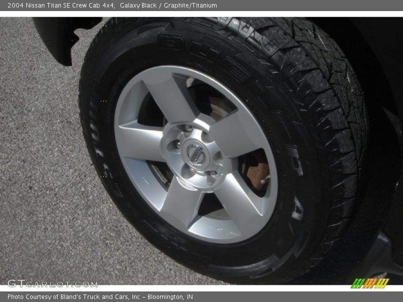 Galaxy Black / Graphite/Titanium 2004 Nissan Titan SE Crew Cab 4x4