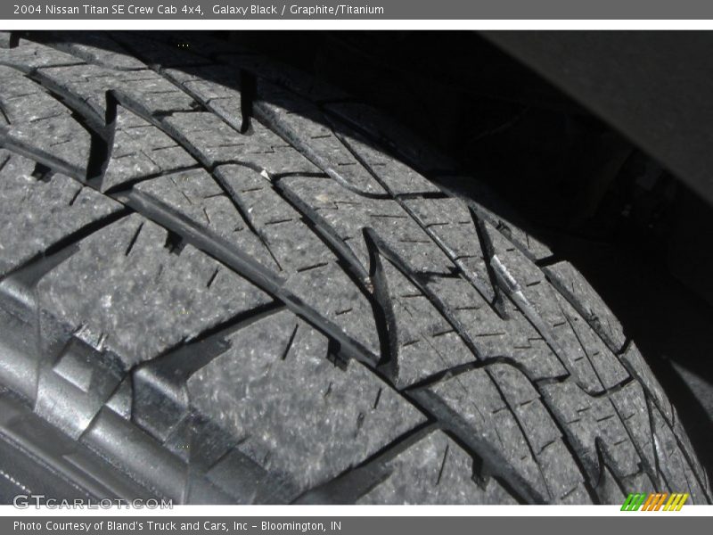 Galaxy Black / Graphite/Titanium 2004 Nissan Titan SE Crew Cab 4x4