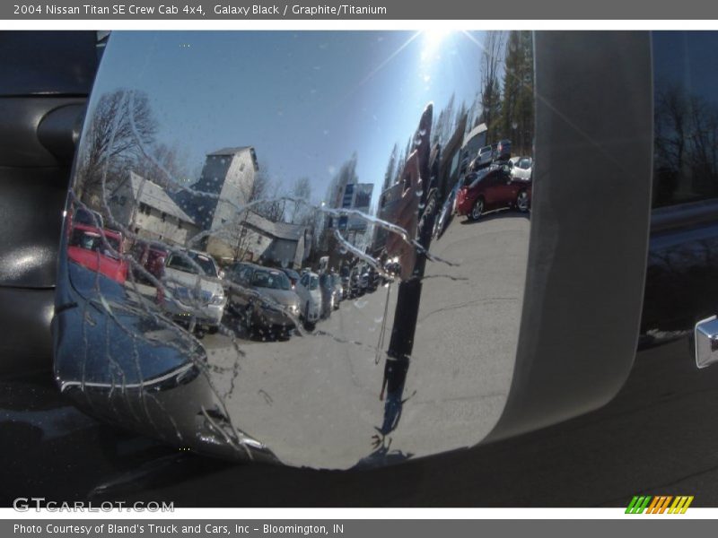 Galaxy Black / Graphite/Titanium 2004 Nissan Titan SE Crew Cab 4x4