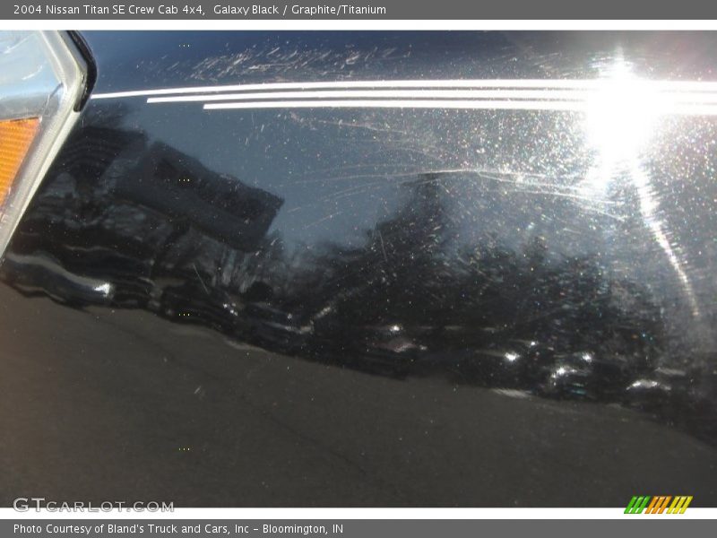 Galaxy Black / Graphite/Titanium 2004 Nissan Titan SE Crew Cab 4x4