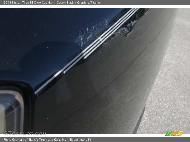 Galaxy Black / Graphite/Titanium 2004 Nissan Titan SE Crew Cab 4x4