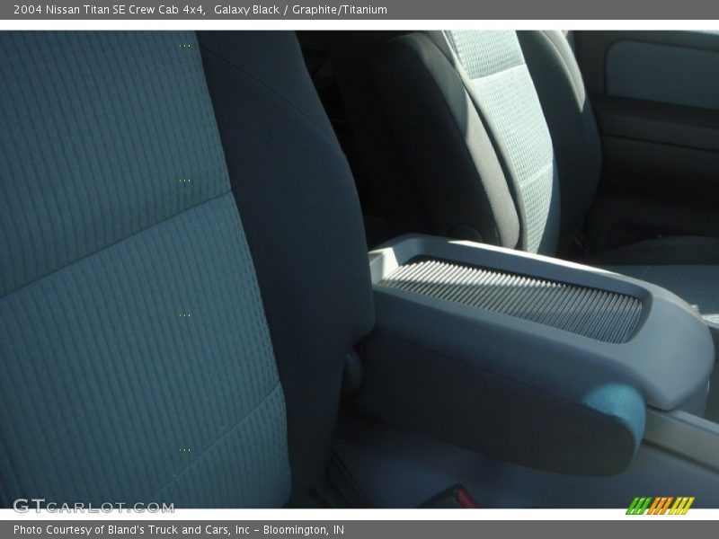 Galaxy Black / Graphite/Titanium 2004 Nissan Titan SE Crew Cab 4x4